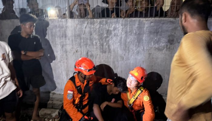 Detik-Detik Menegangkan di Kolaka, Remaja 17 Tahun Diselamatkan dari Puncak Tower