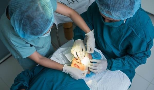 Kuota Hanya 50 Orang, Operasi Katarak Gratis Dinkes Sultra Diserbu Pendaftar dari Luar Daerah