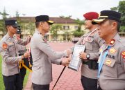 Kapolda Sultra Beri Penghargaan kepada 18 Personel Berprestasi