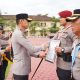 Kapolda Sultra Beri Penghargaan kepada 18 Personel Berprestasi