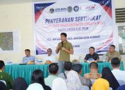 Wakil Ketua Komisi II DPR RI Bahtra Kawal Penyerahan Sertifikat PTSL di Sultra
