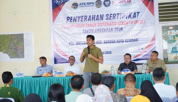 Wakil Ketua Komisi II DPR RI Bahtra Kawal Penyerahan Sertifikat PTSL di Sultra