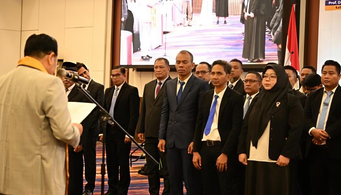 Otto Hasibuan Lantik Pengurus PERADI Kendari dan Komisi Pengawas 2026–2031
