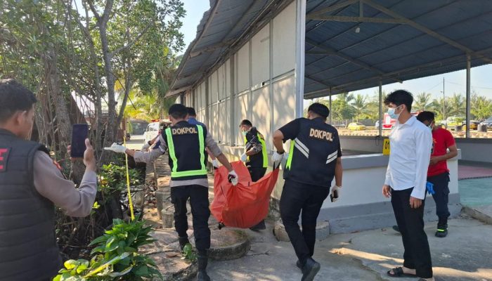 Tim INAFIS Evakuasi Mayat Pria Tanpa Identitas di Pesisir Laut Poasia Kendari