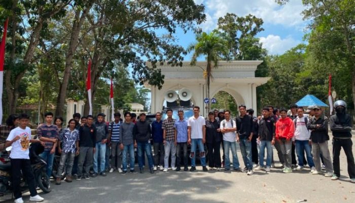 KARST Tagih Janji DPRD Sultra Bangun Monumen Randi-Yusuf